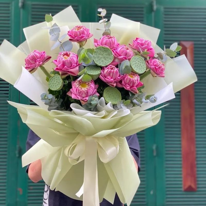 Hoa sen là món quà ý nghĩa nên tặng vào dịp 20/11