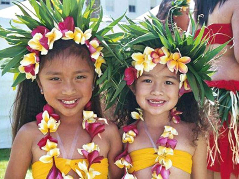 Hoa sứ được kết thành vòng hoa để đeo trong các lễ hội ở Hawaii